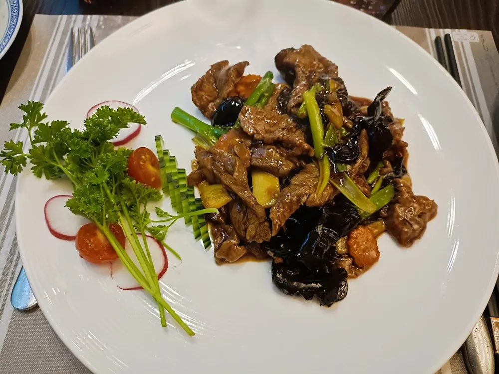 Boeuf Sauté Aux Champignons Noirs